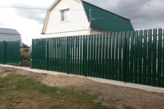 Забор из евроштакетника на ленточном фундаменте 70 метров фото в Шаховской